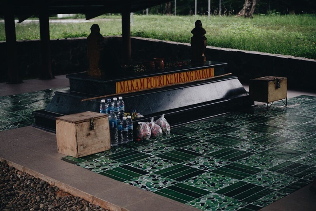 Kompleks Makam Keturunan Kerajaan Sriwijaya.jpg