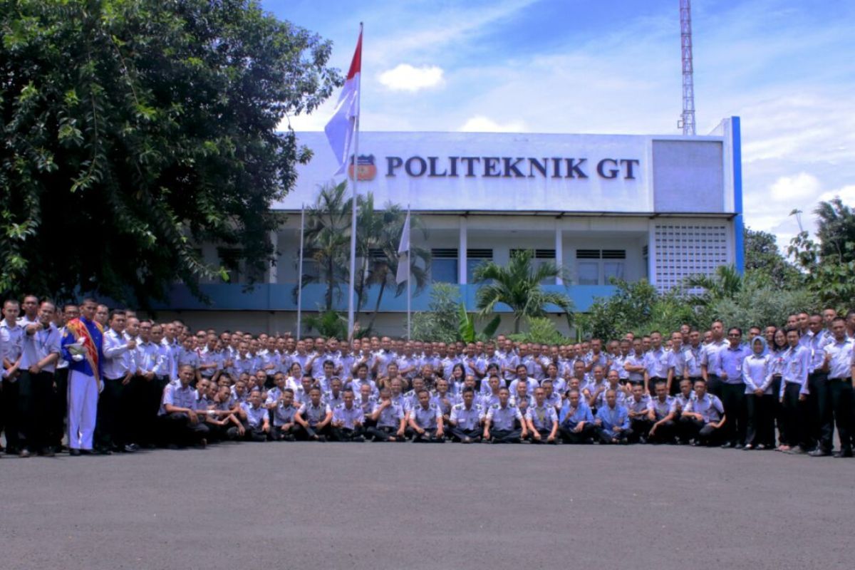 Mahasiswa di Politeknik Gajah Tunggal.jpg