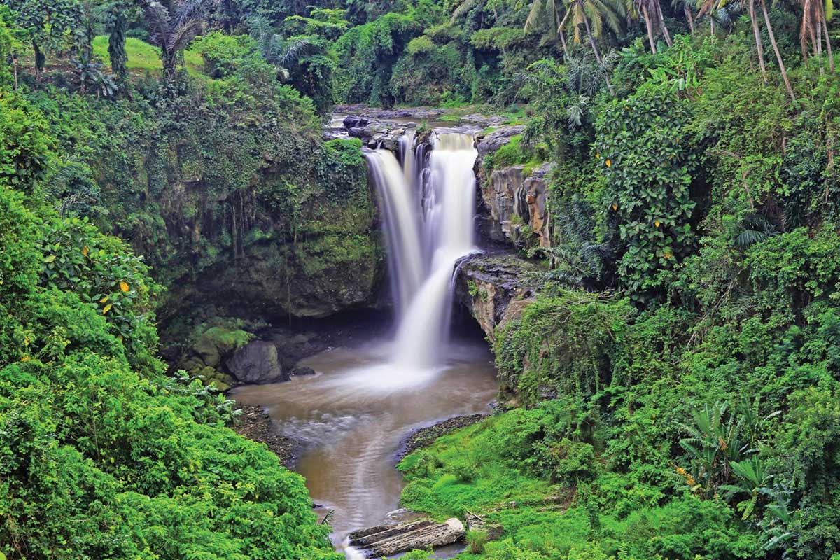 Melihat Keindahan Sungai Petanu.jpg