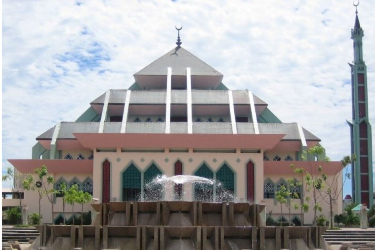 Menara Masjid Agung Batam.jpg