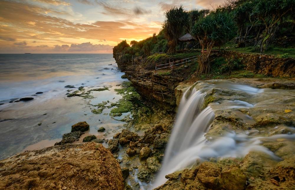 Pantai Jogan.jpg