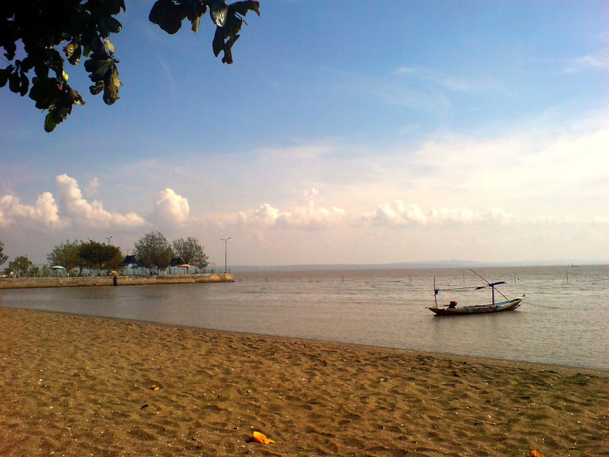 Pantai Kenjeran.jpg