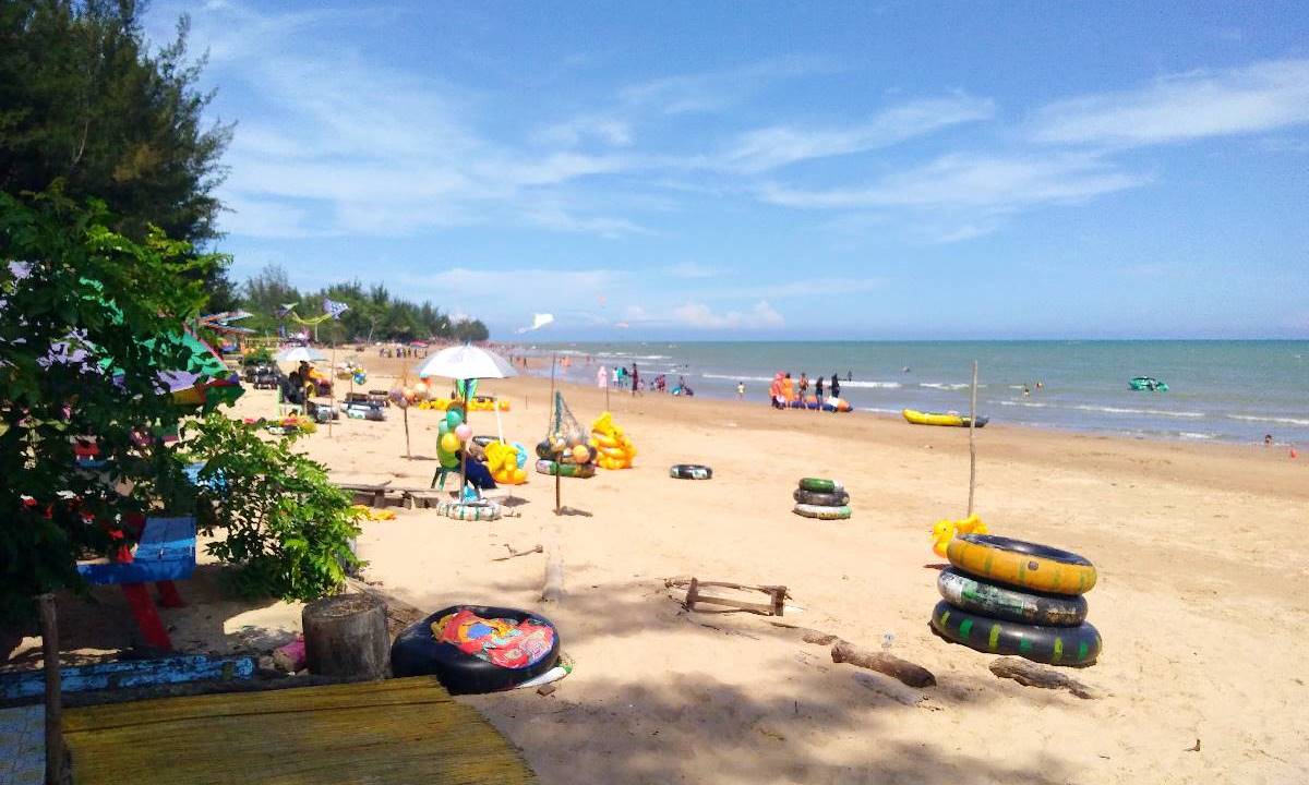 Pantai Manggar Segarsari.jpg