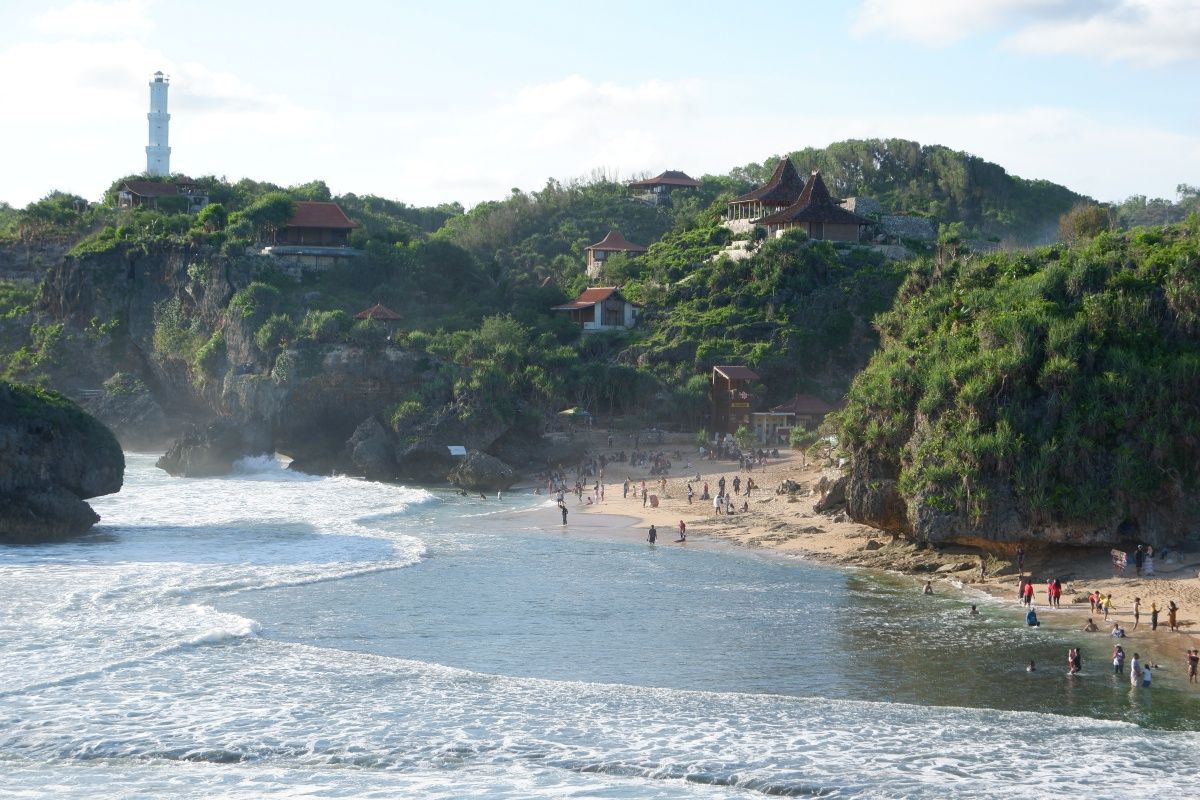 Pantai Ngrawe.jpg