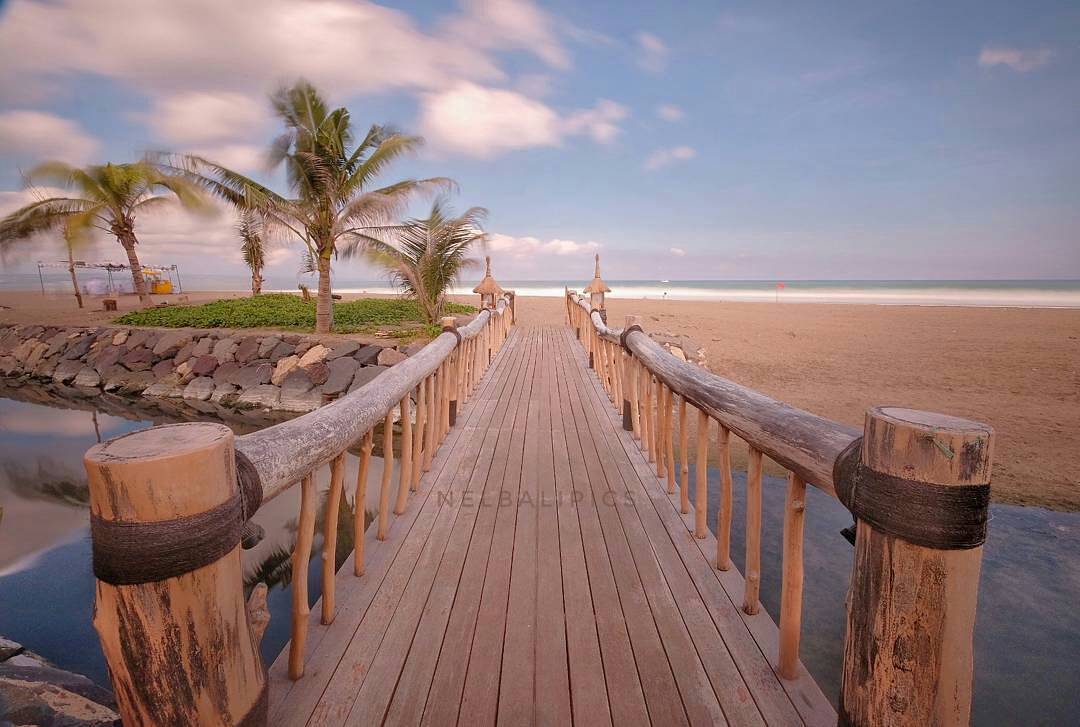 Pantai Petitenget.jpg