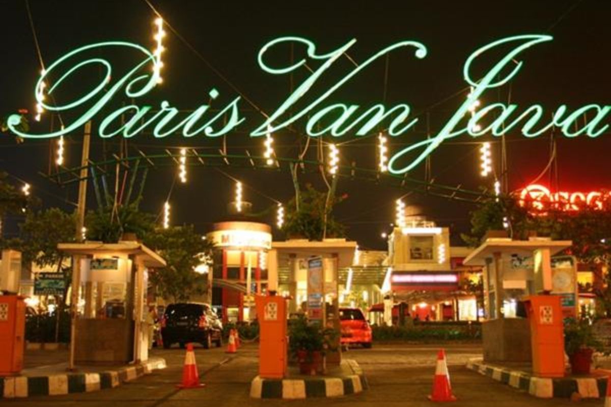 Paris van Java Mall.jpg