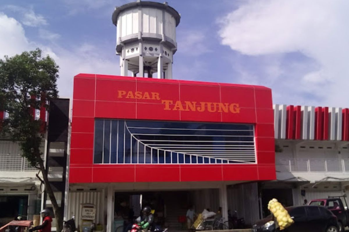 Pasar Tanjung Jember.jpg