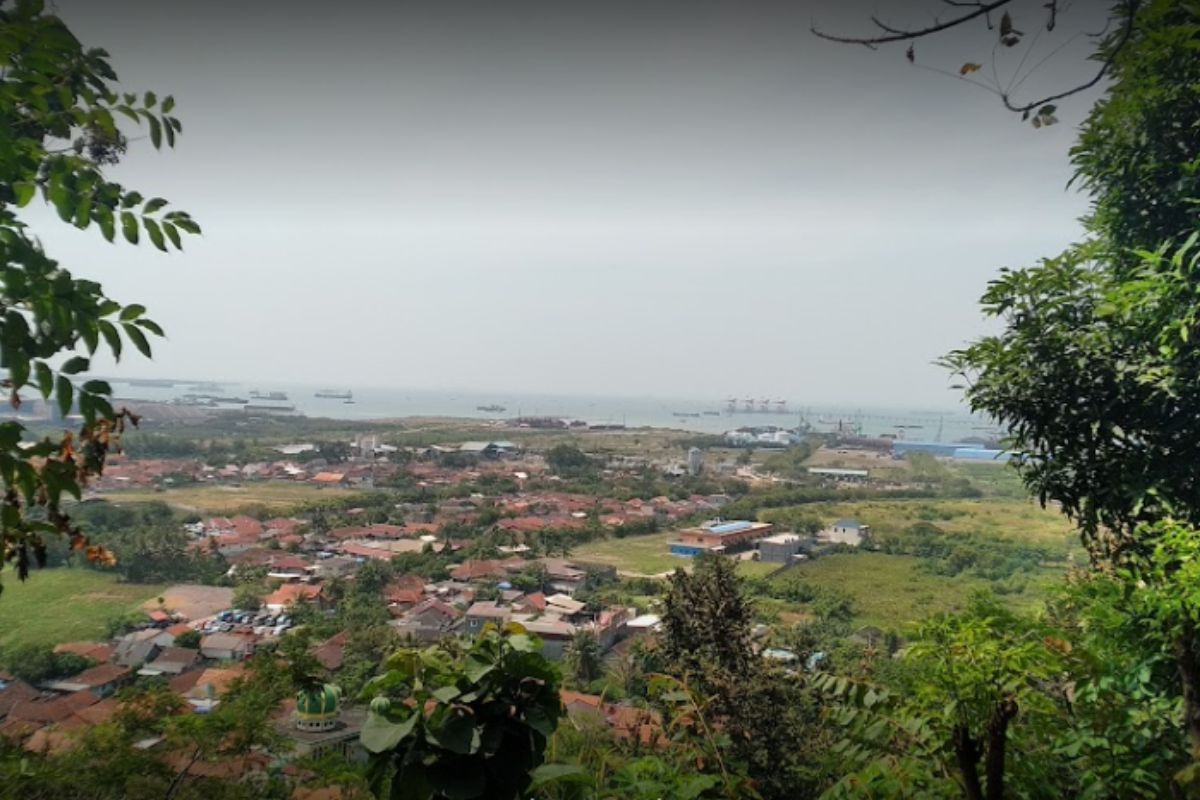 Puncak Gunung Santri.jpg