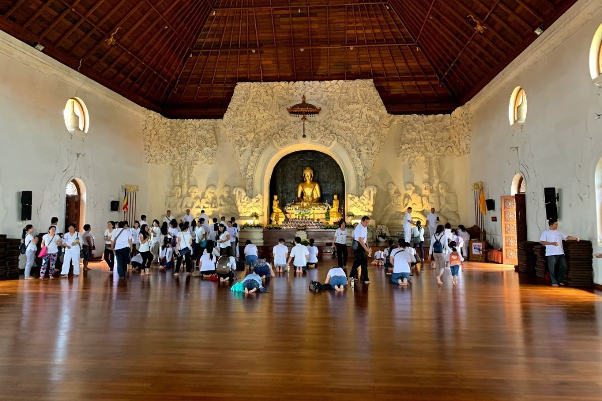 Vihara Buddha Sakyamuni, Tempat Ibadah Buddha di Denpasar