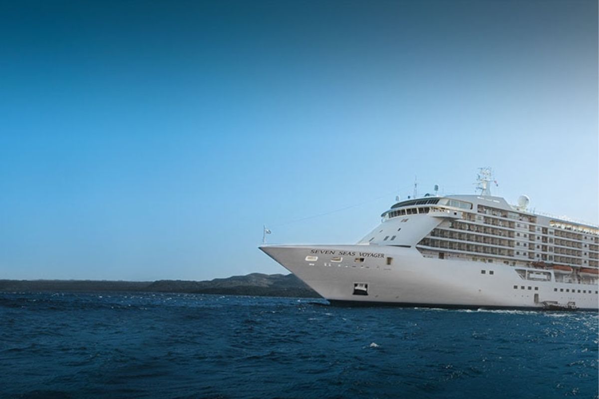 Seven Seas Voyager.jpg