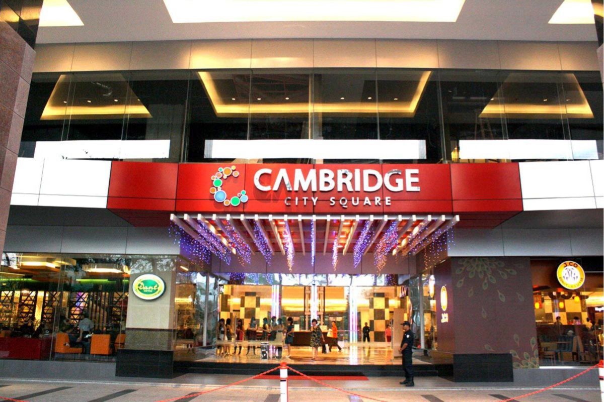 Tampak depan Cambridge City Square.jpg