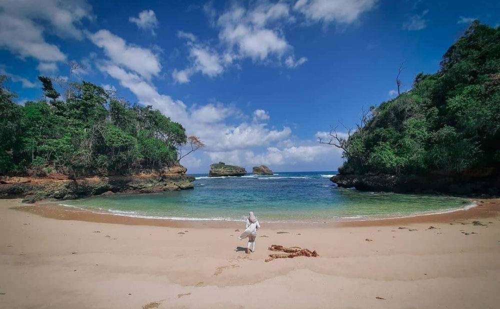 Teluk Putri Pantai Ngliyep Malang.jpg