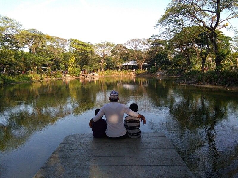 Terdapat Danau Besar yang Cantik.jpg