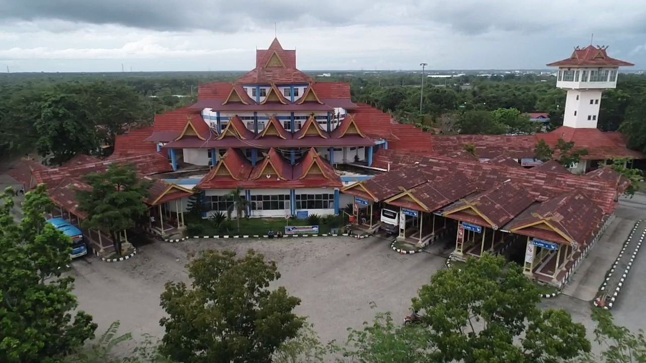 Terminal dengan Arsitektur Unik.jpeg