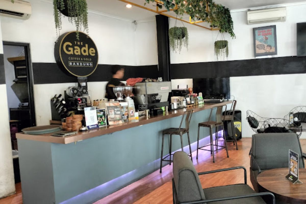 The Gade Coffee & Gold.jpg