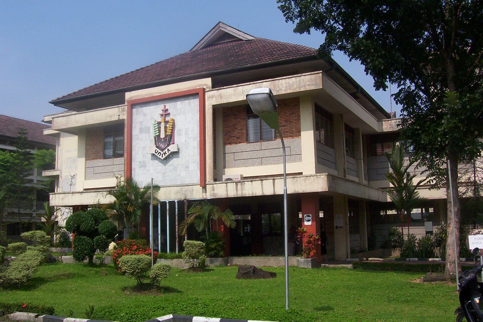 Universitas Katolik Santo Thomas.jpg