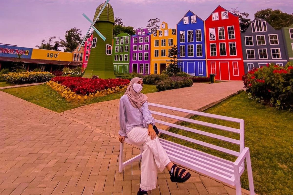 Wisatawan di Taman MBS Serang.jpg