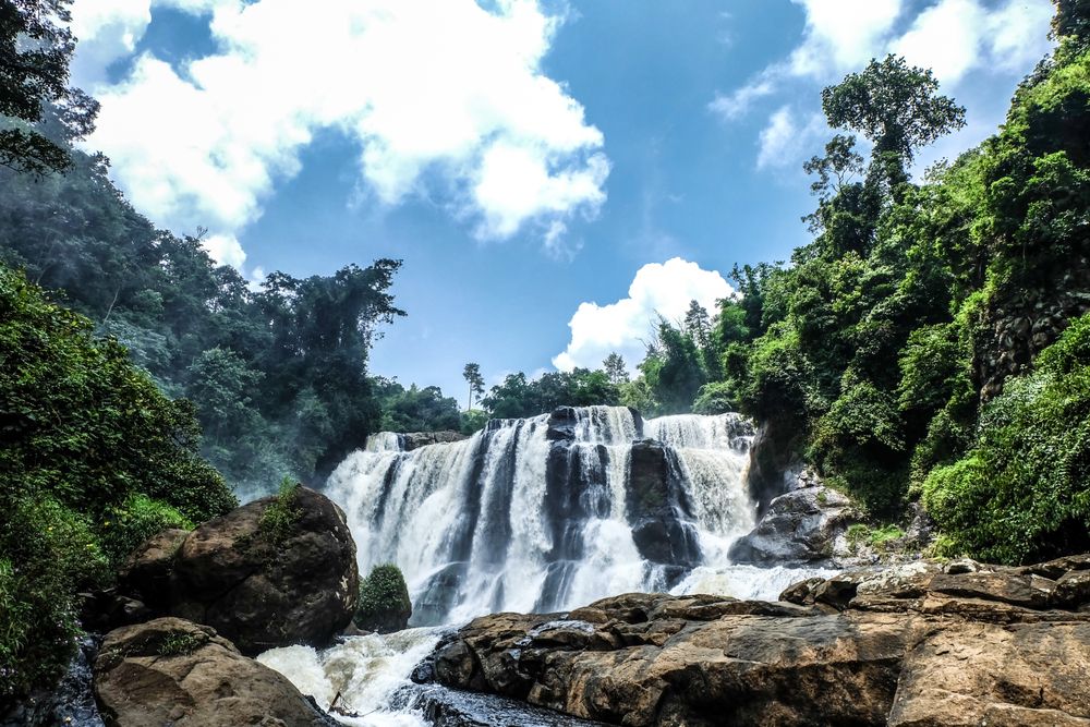 air terjun di bandung.jpg