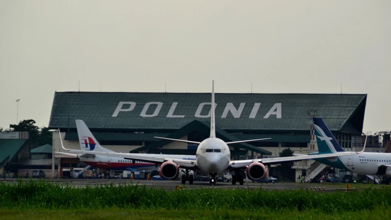 bandara polonia.jpg