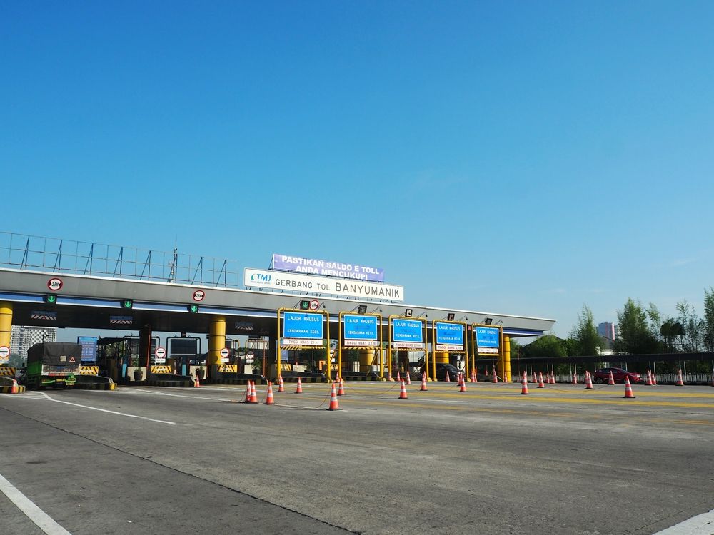 gerbang tol semarang.jpg