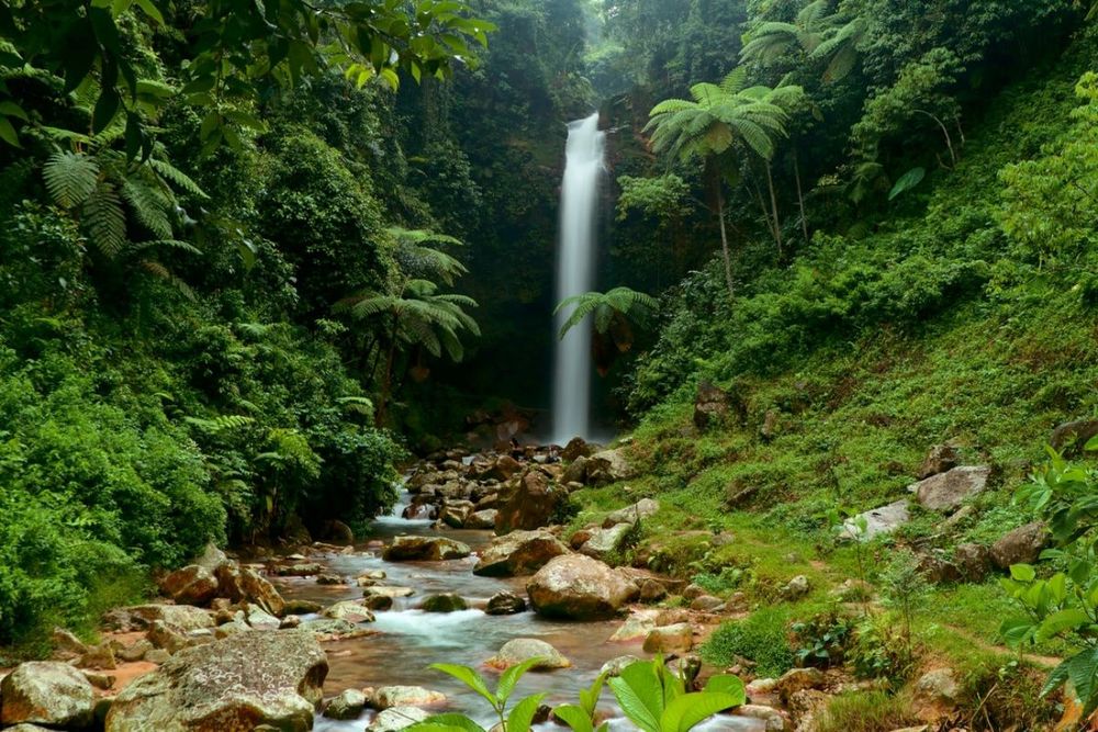 Pesona Indahnya Curug Cimarinjung Sukabumi Cocok Buat Healing