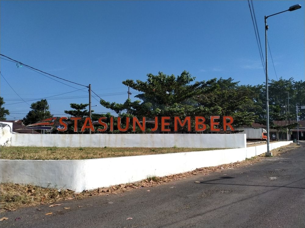 stasiun jember.jpg